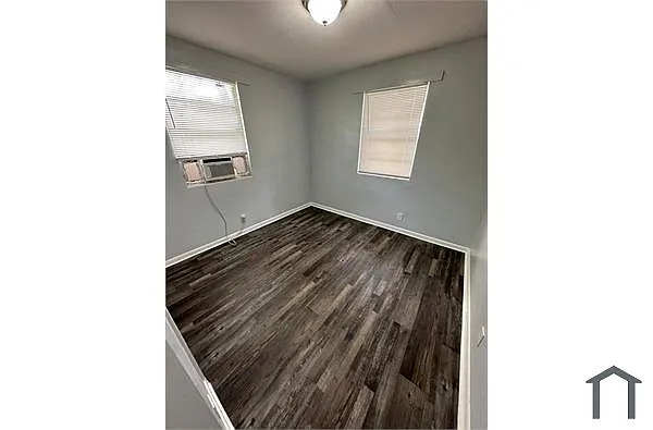 Building Photo - 1305 W 6th St #3