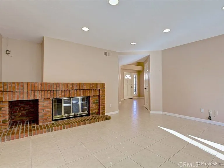 12 Woodlawn — Photo 15