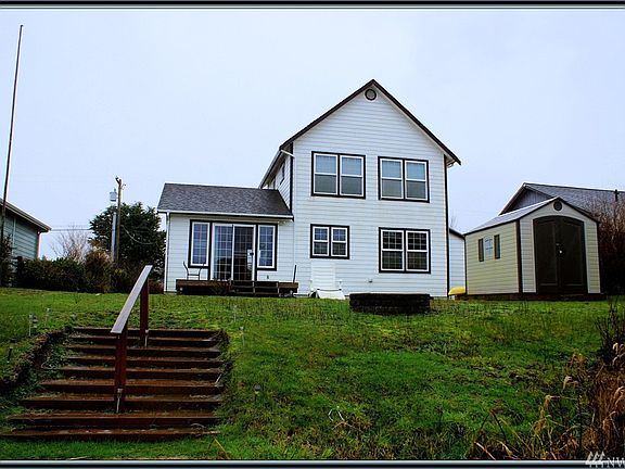 3rd image of 421 Canal Dr NE