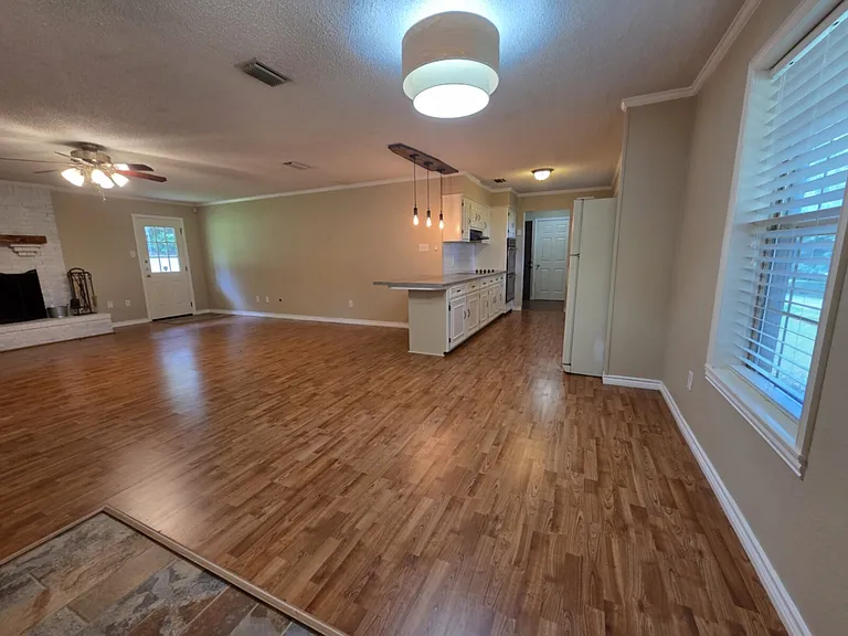 15151 FM 429 — Photo 3