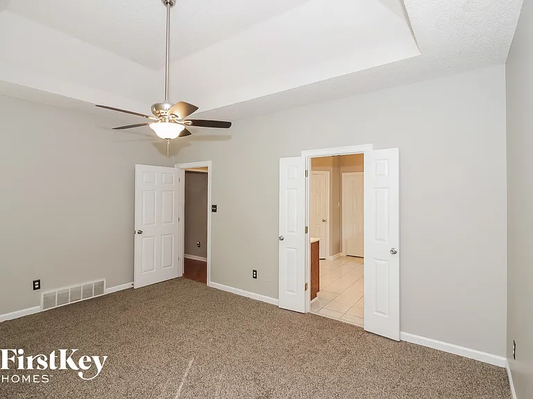 719 Gable Ln — Photo 8