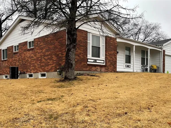 1146 Foxlair Dr, Saint Louis, MO 63137