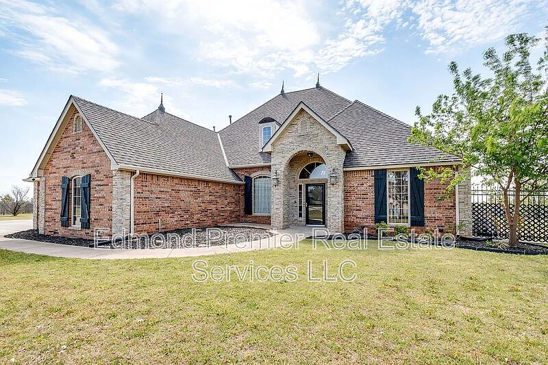 1st image of 6400 SE 161st Ct