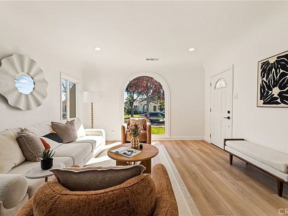 3rd image of 2901 Front St