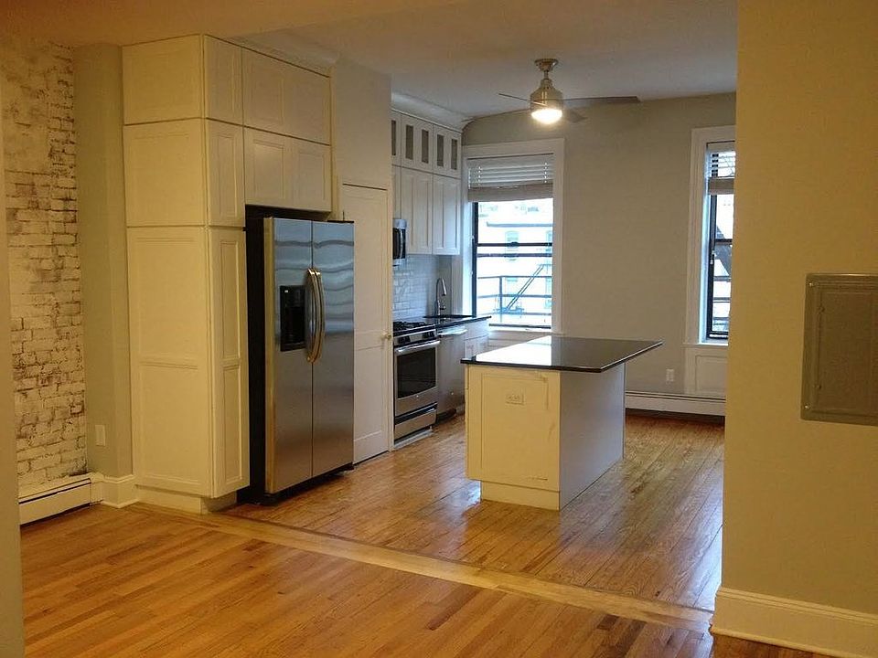1st image of 315 Willow Ave APT 2