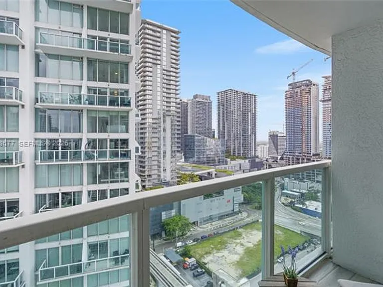 31 SE 5th St #2410 — Photo 31