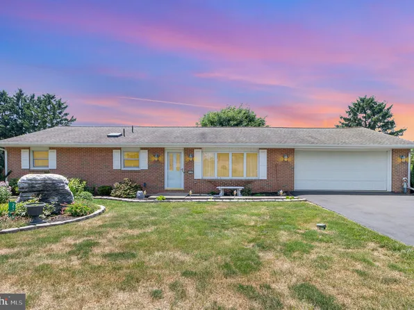 210 Fairway Dr, Mechanicsburg, PA 17055