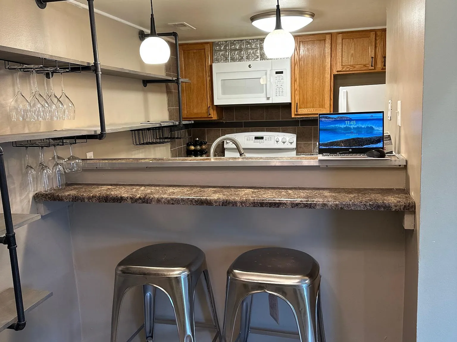 2 bed, 890 sqft, $1,300 — Photo 4