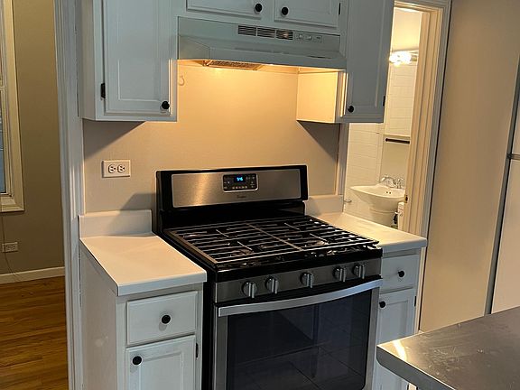4th image of 2217 N Seeley Ave APT 1R