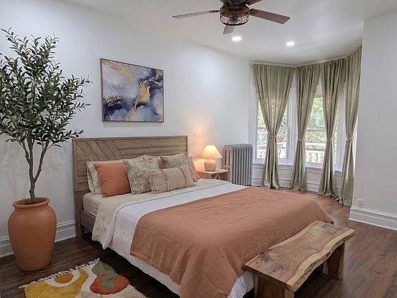 4th image of 1036 W Walnut St #3F