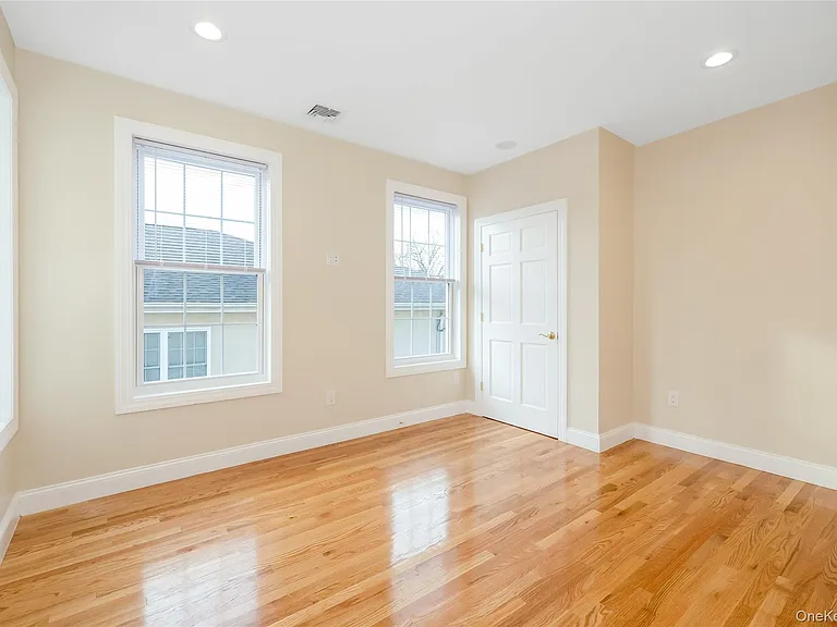 16 Grand Blvd — Photo 19