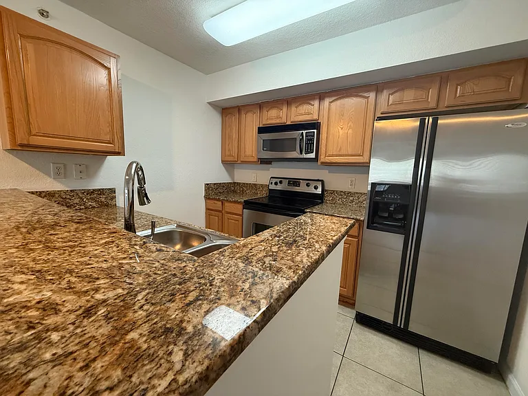 231 SW Palm Dr #107 — Photo 6