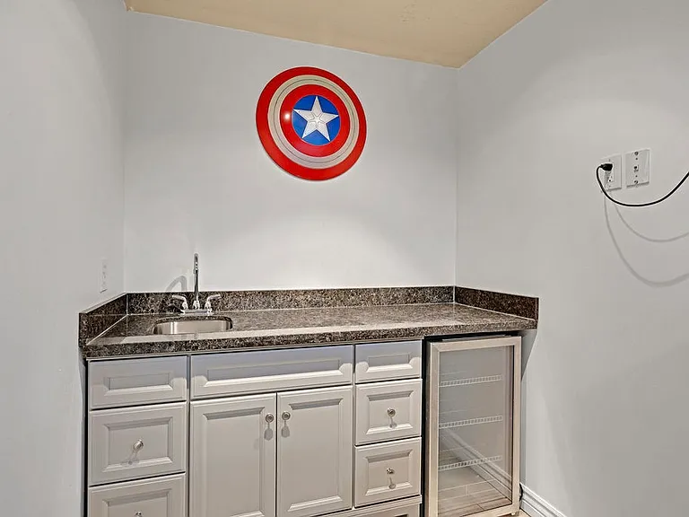 2093 E View Dr — Photo 3