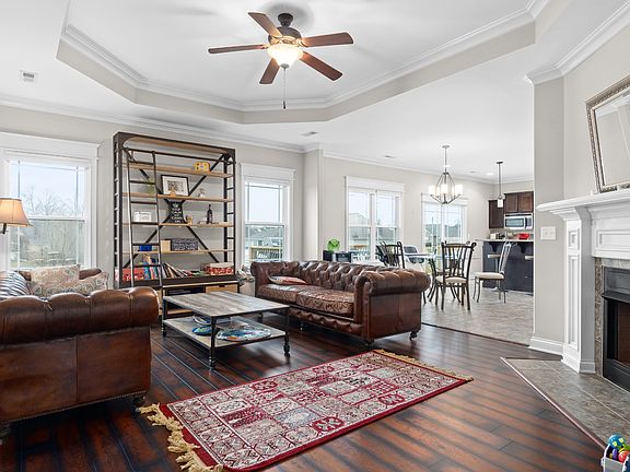 5th image of 272 Bellshire Dr