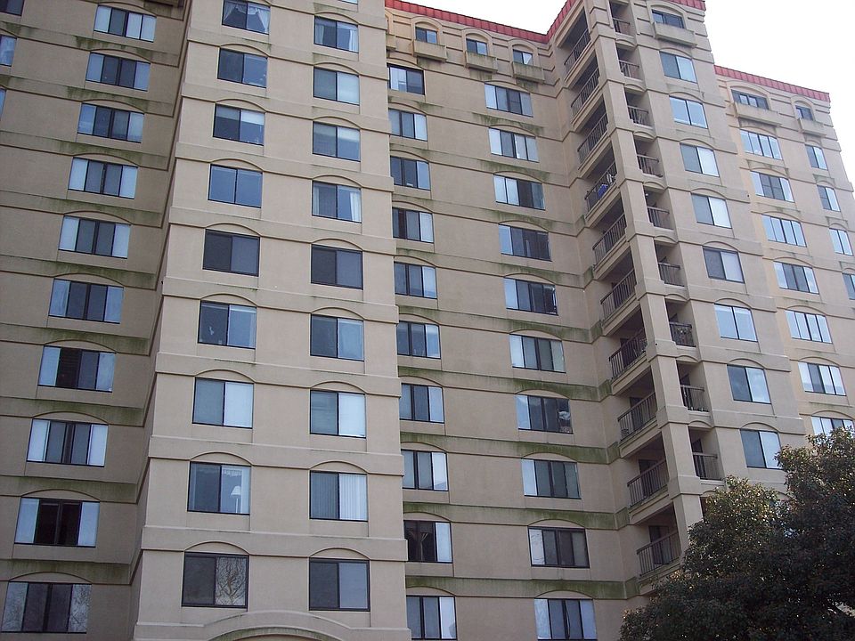 1st image of 1600 Park Cir APT 809