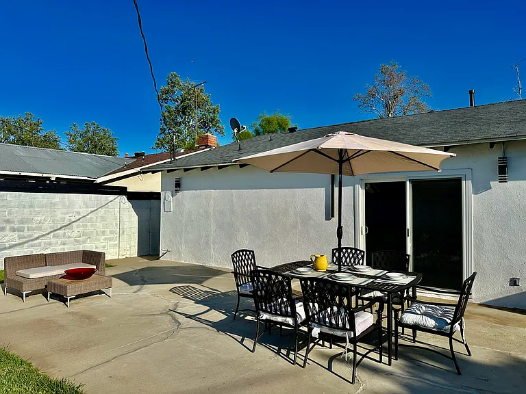 23357 Bassett St — Photo 7
