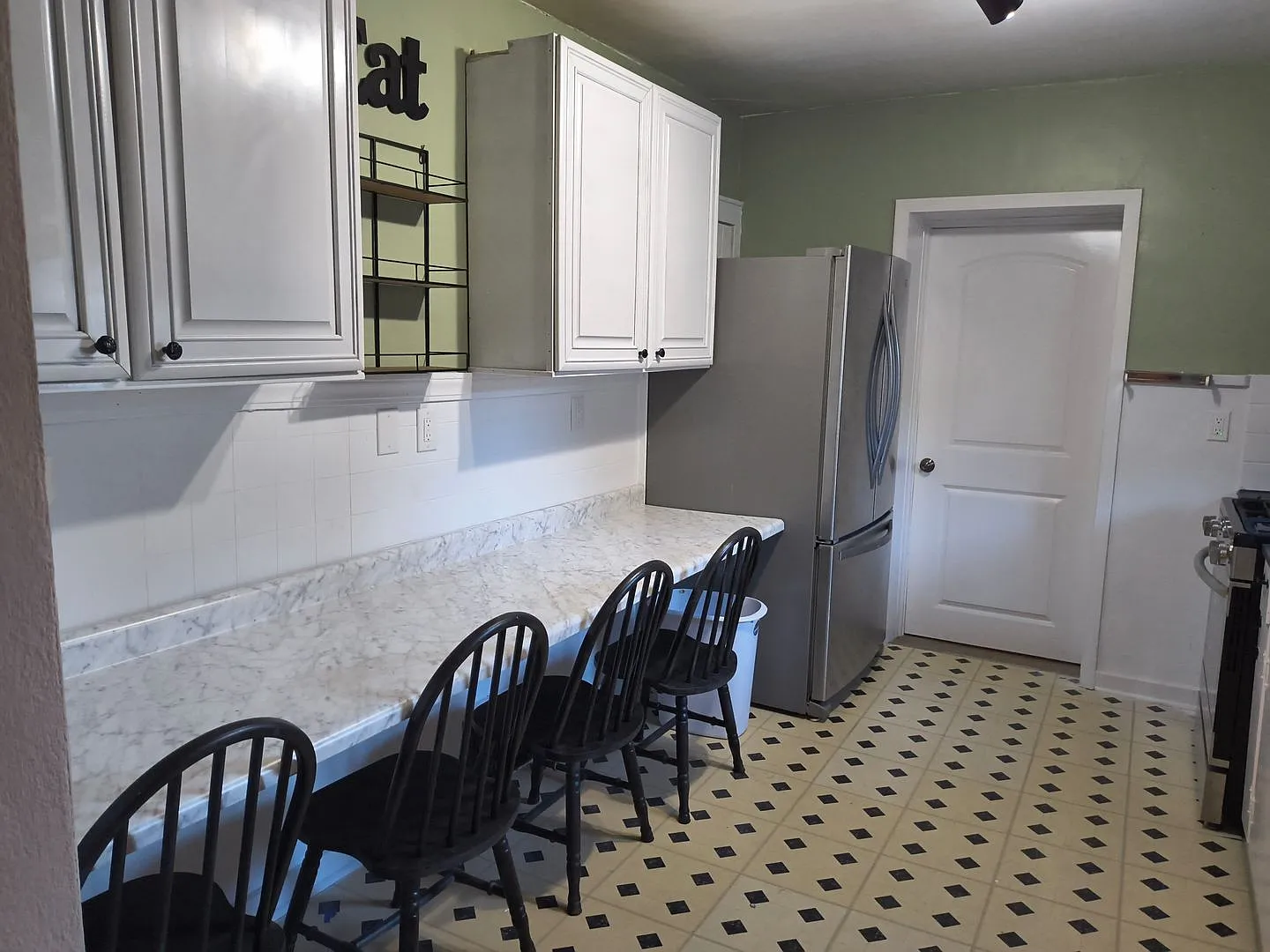 Newly renovated 3-bedroom, 2-bathroom home is ready for move-in and available now for $1,400 a mo... — Photo 2