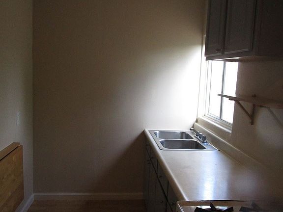 5th image of 815 Vista Way #B