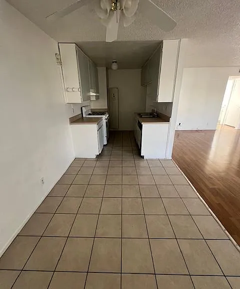 13812 Vanowen St #215 — Photo 6