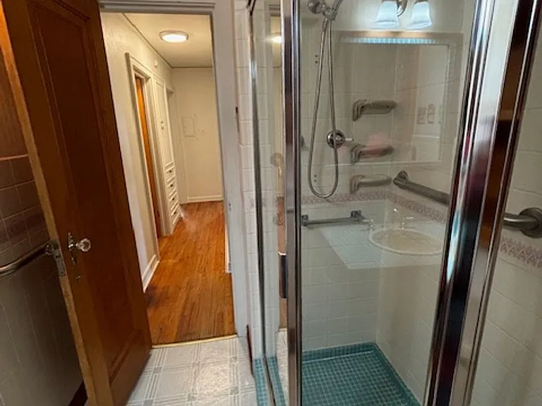 PM 242 - 1804 E 19th St — Photo 28