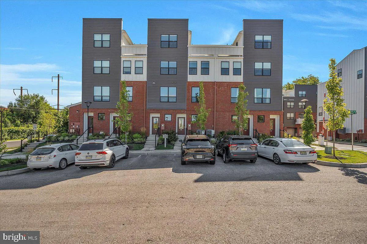 3 bed, 2.5 bath, 1542 sqft, $4,100 — Photo 1