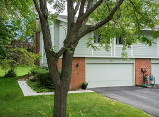 7021 Pima Ln, Chanhassen, MN 55317