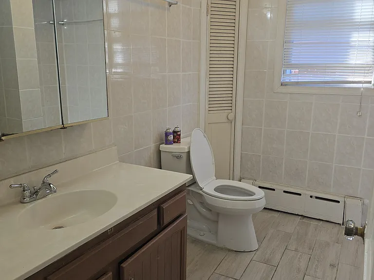 One Full bathroom, another half bathroom in the basement