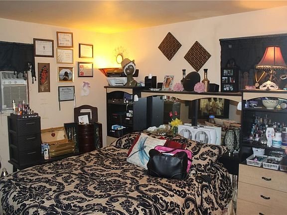3rd image of 3005 Roberta Dr
