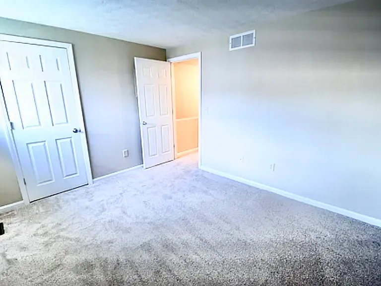 20 King Arthur Ct — Photo 12