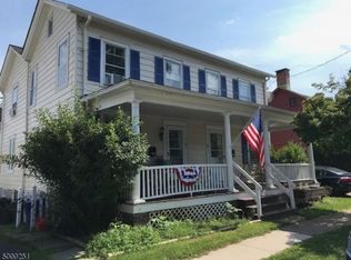 61 W Main St, Clinton, NJ 08809