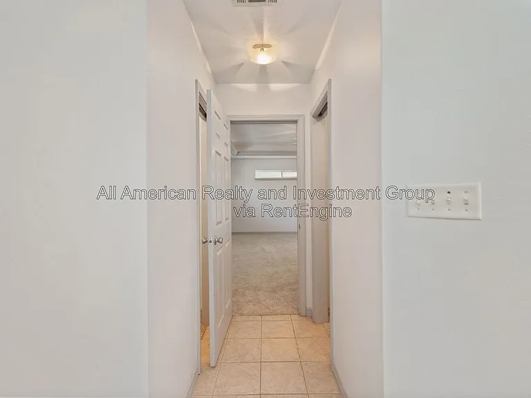 1940 Kadima Cir — Photo 32