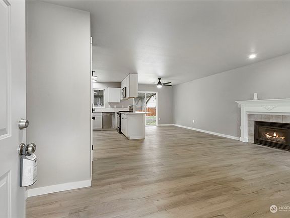 4th image of 23016 57th Ave E