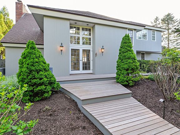 2nd image of 23 Bayberry Ln