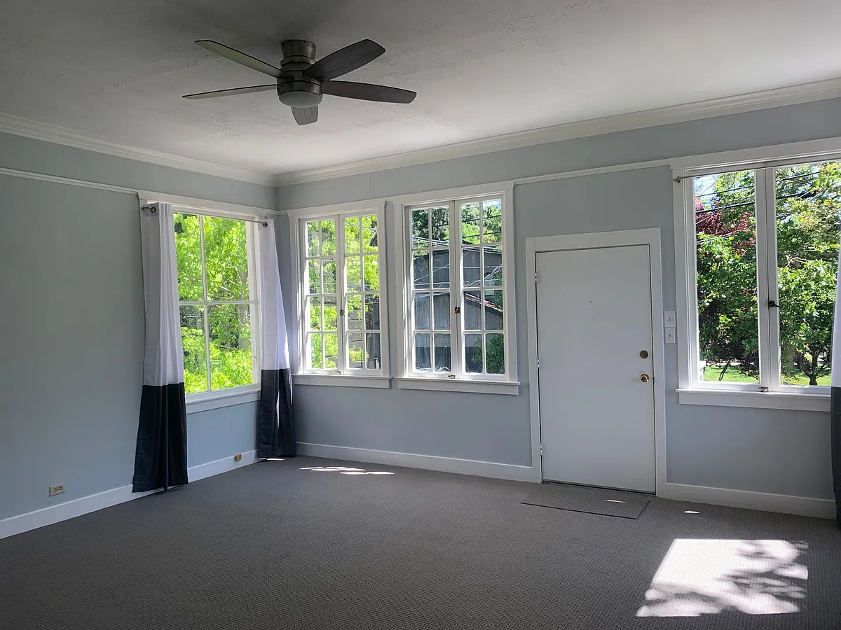 Living Room with large windows. Bright and sunny - San Anselmo Ave