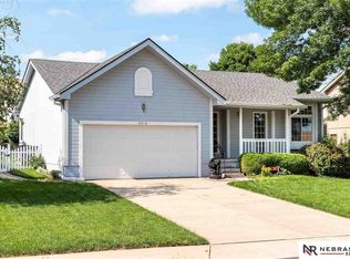 7010 Hill Crest Ln, La Vista, NE 68128