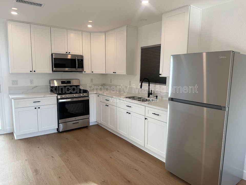 1st image of 607 Lemon Way #B