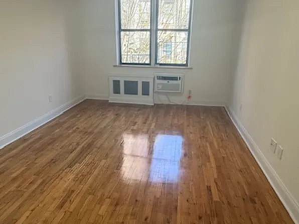 405 East 82nd Street image 5 of 9