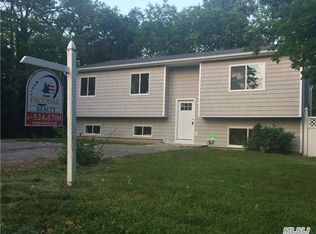 1599 E Forks Rd, Bay Shore, NY 11706