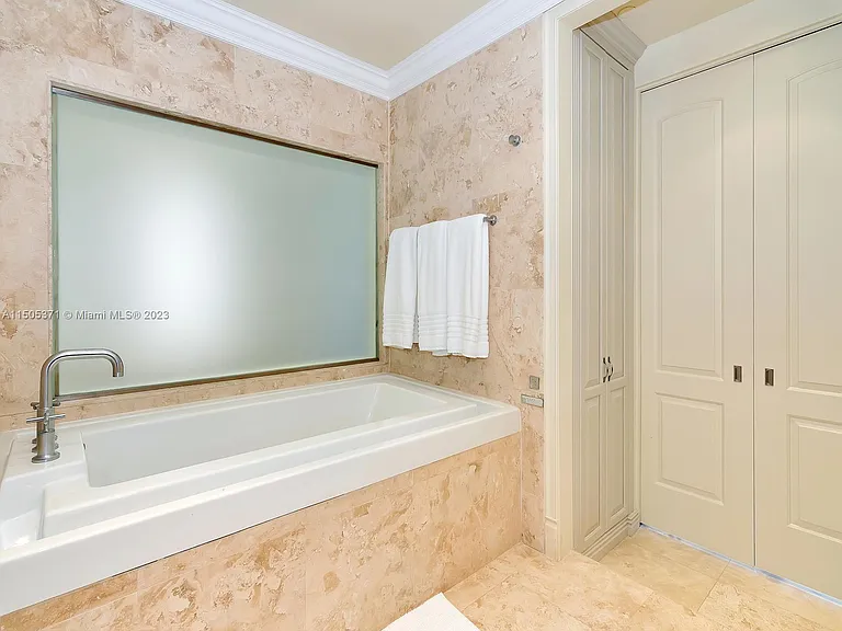 19251 Fisher Island Dr #19251 — Photo 37