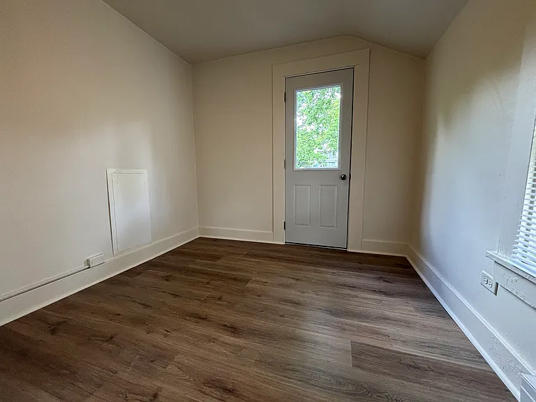 644 Galloway St #3 — Photo 4