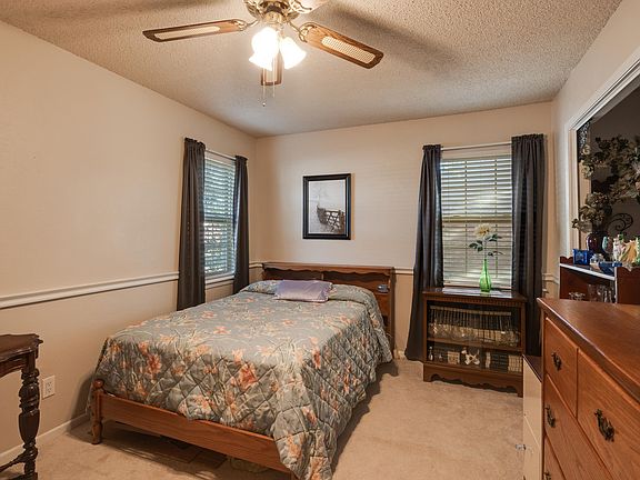 4th image of 902 Foley Ave