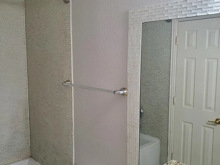 9857 Castlewood Dr — Photo 14