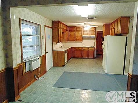 5th image of 556 Norwood Dr
