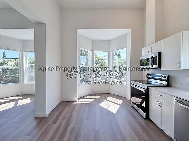 1935 SE 11th Ave #4 — Photo 4