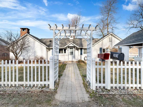 3814 S Shore Dr, Delton, MI 49046