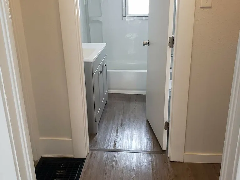422 3rd Ave E #1 — Photo 4