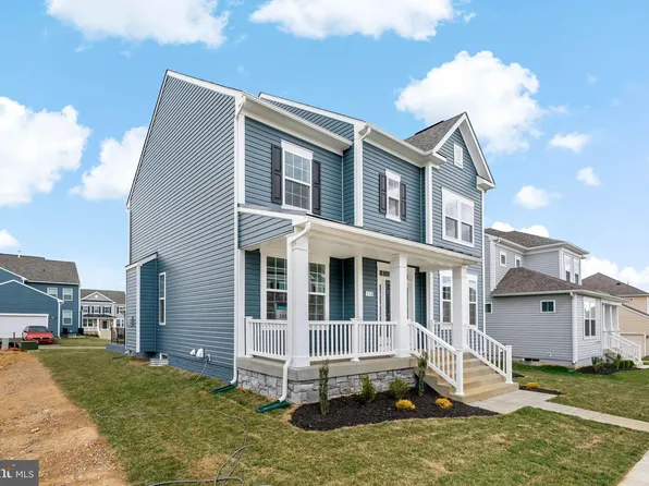 677 Lord Fairfax St, Charles Town, WV 25414