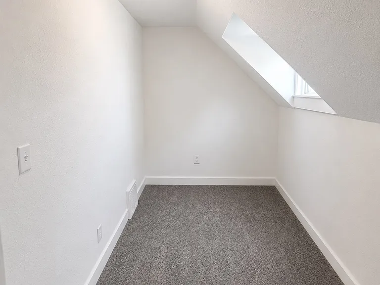 2002 Valentine Ave #2 — Photo 22