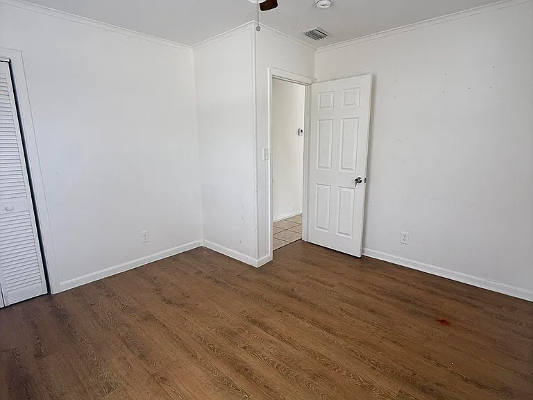 865 W 3rd St — Photo 10