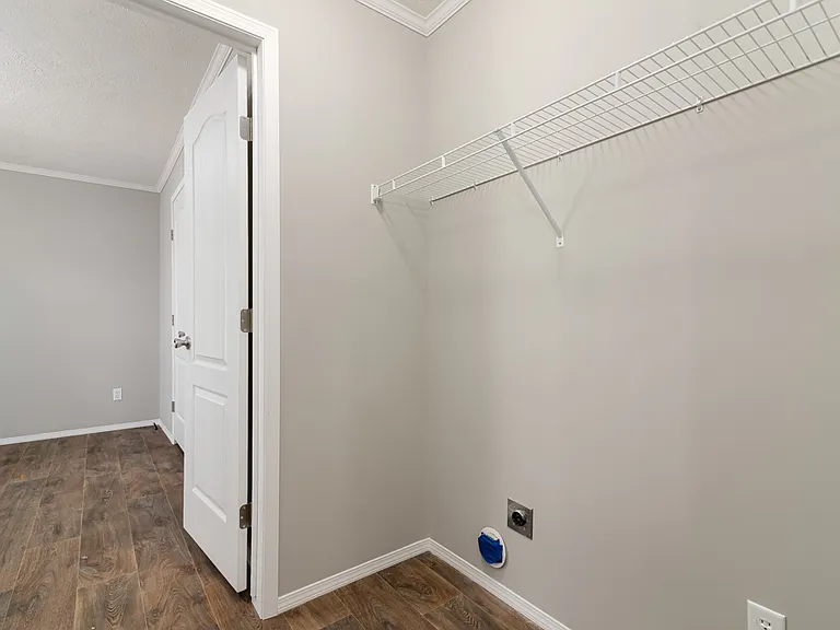 Center Manor — Photo 12